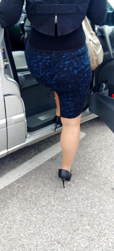 8P Cuming behind Mega Nylon Bitch in Heels