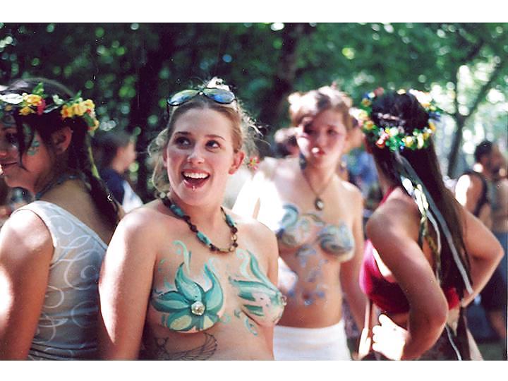 25P Nude Painted Ladies in Public Fetish Gallery 13