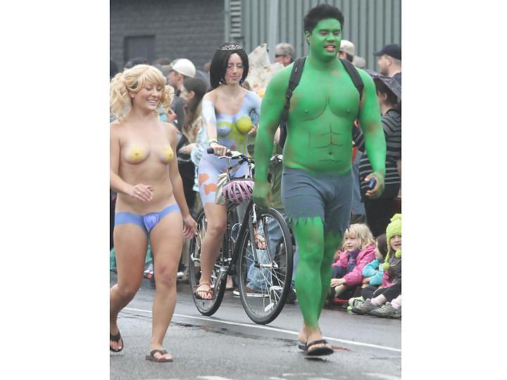 25P Nude Painted Ladies in Public Fetish Gallery 13
