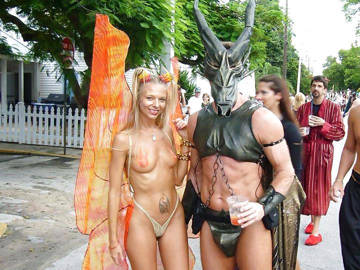 25P Nude Painted Ladies in Public Fetish Gallery 13
