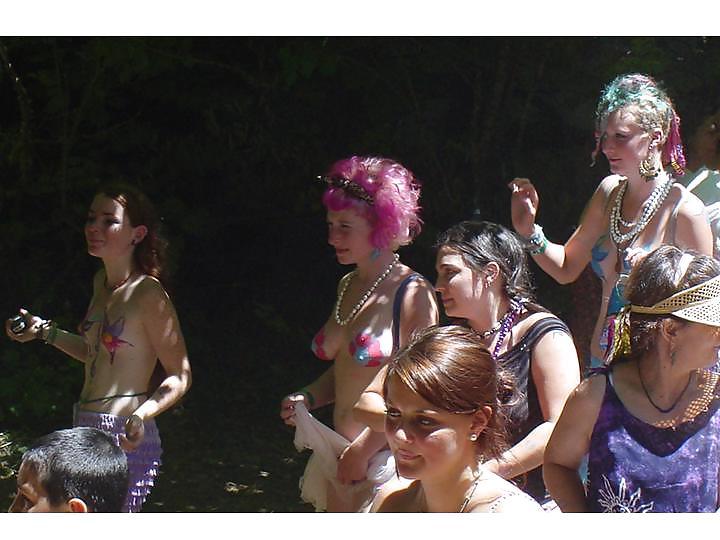 25P Nude Painted Ladies in Public Fetish Gallery 13