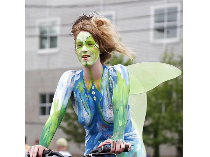 25P Nude Painted Ladies in Public Fetish Gallery 13