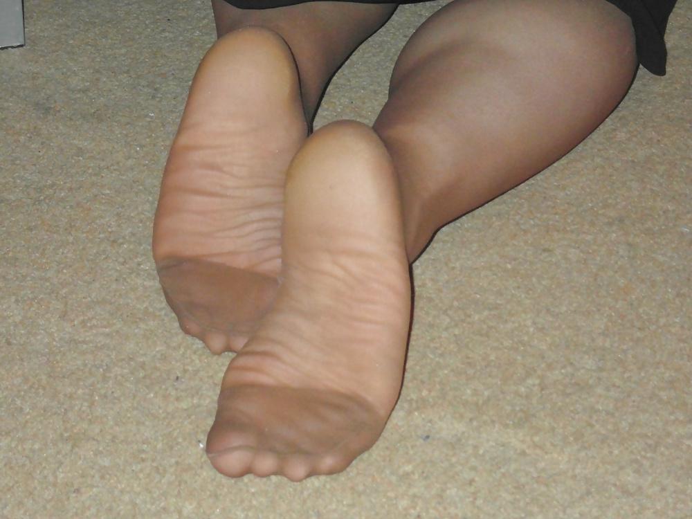 9P Tanya showing her nylon feet tights pantyhose stockings 