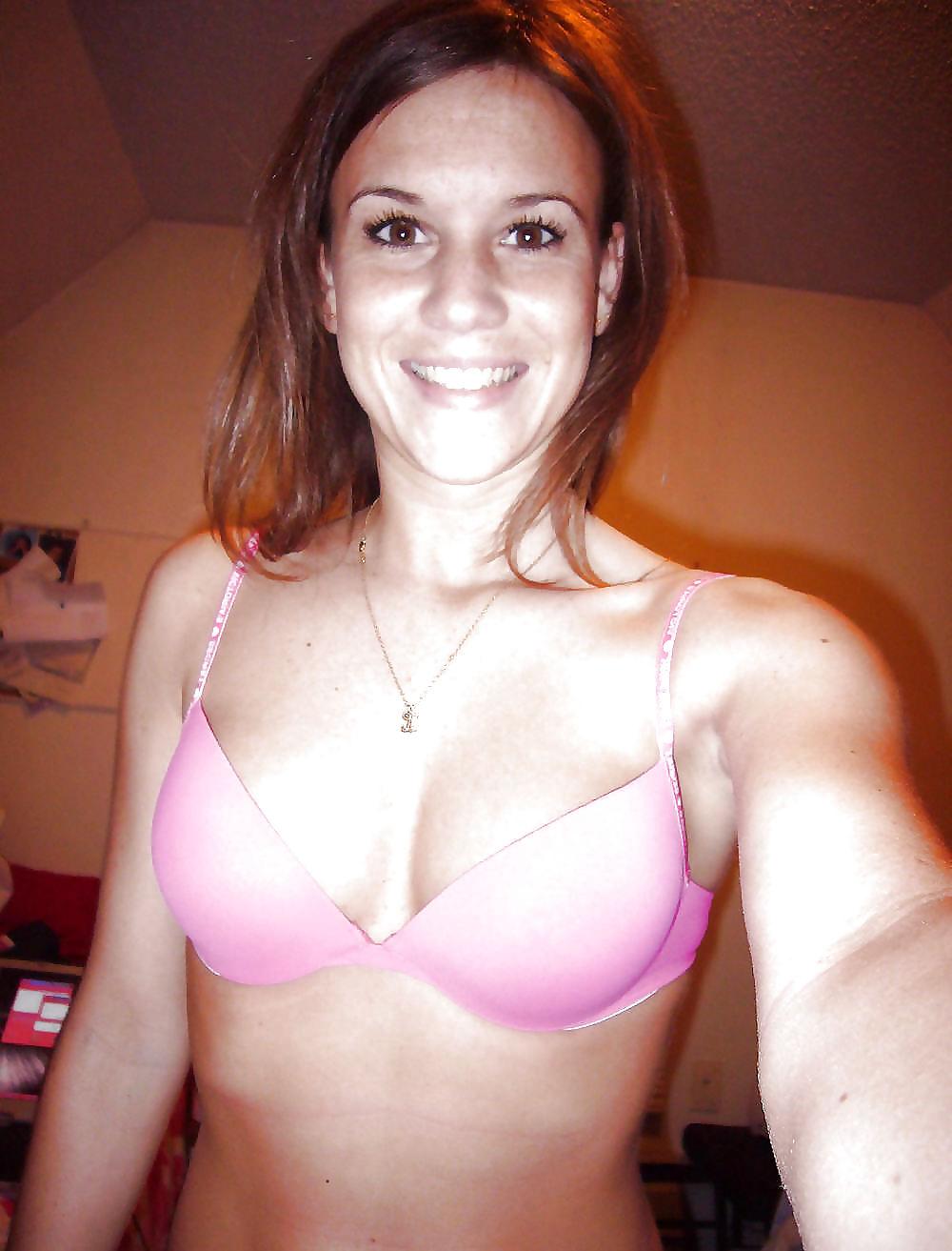 25P EXPOSED CUTE COUPLES VACATION PICS