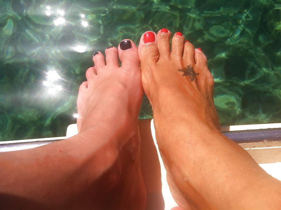 25P Feet soles toes of my amiche.....