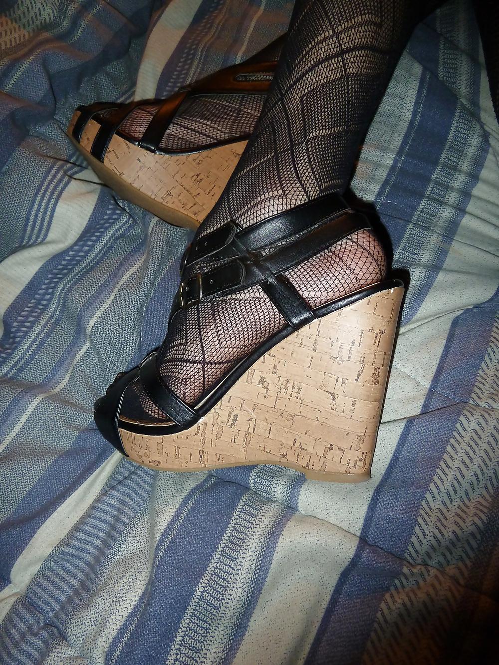 8P Sexy feet and toes