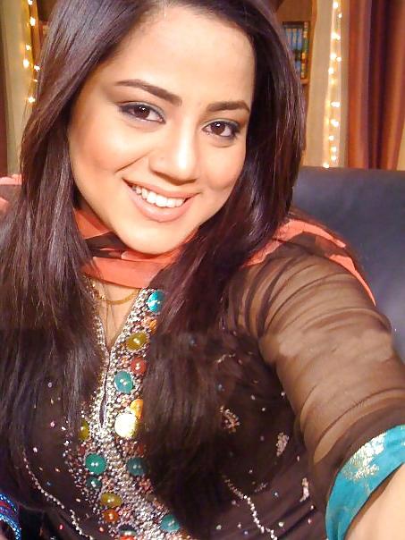 25P Pakistani Bitch NAZia Baig fantsy to hard fuck 