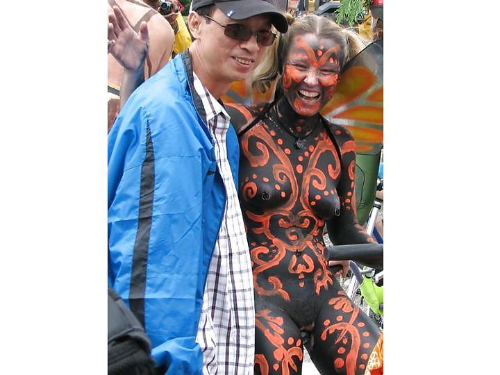 25P Nude Painted Ladies in Public Fetish Gallery 25