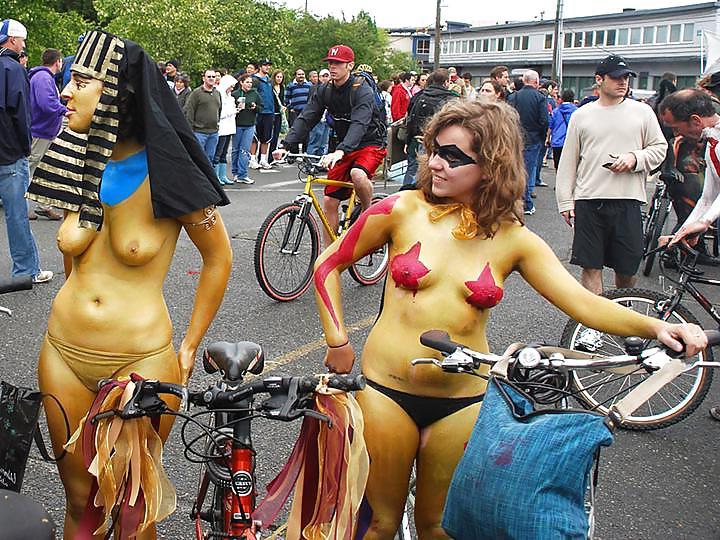 25P Nude Painted Ladies in Public Fetish Gallery 25