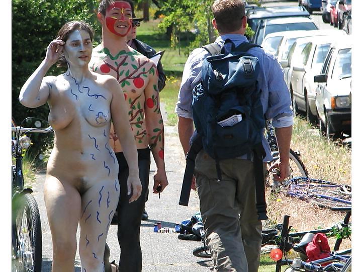 25P Nude Painted Ladies in Public Fetish Gallery 25