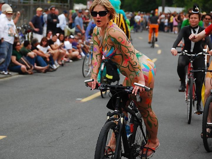 25P Nude Painted Ladies in Public Fetish Gallery 25
