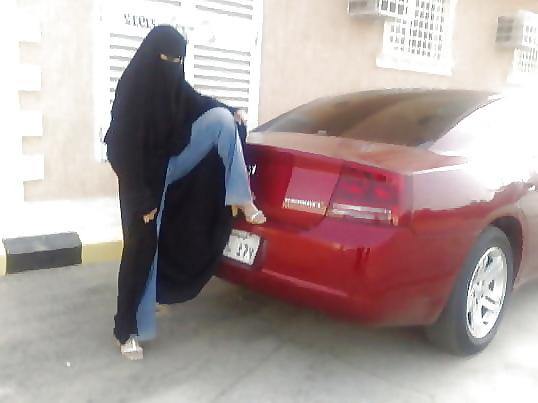 25P Arab feet