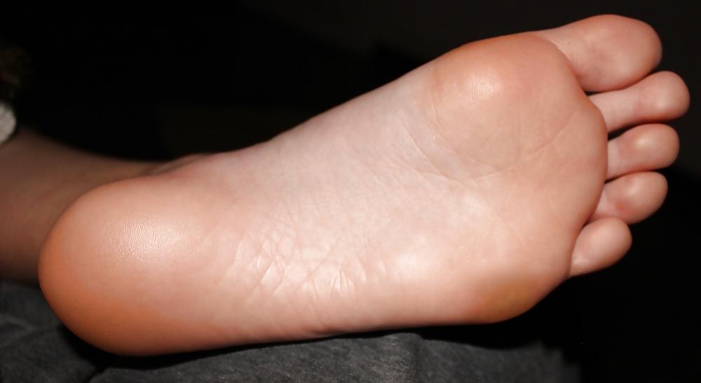 10P Sexy latina feet soles II