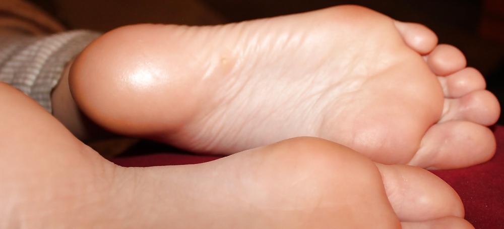 10P Sexy latina feet soles II