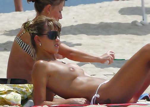 21P Topless vive les vacances
