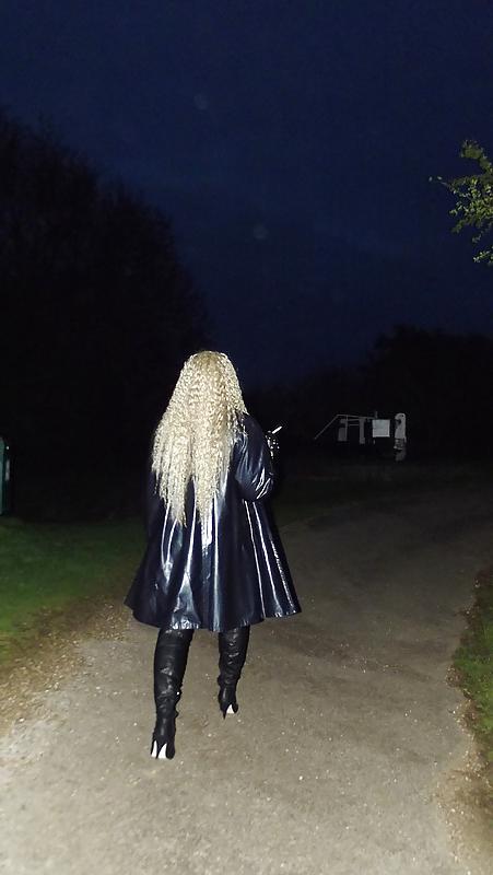 8P Blonde Goddess rides again