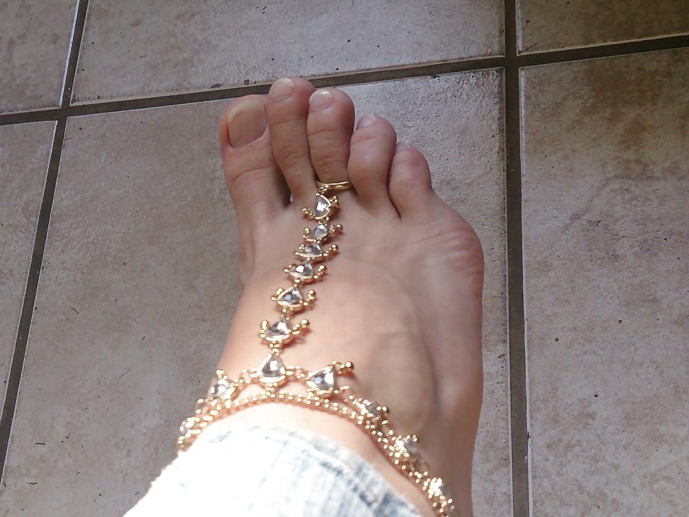 14P Sexy feet and toes