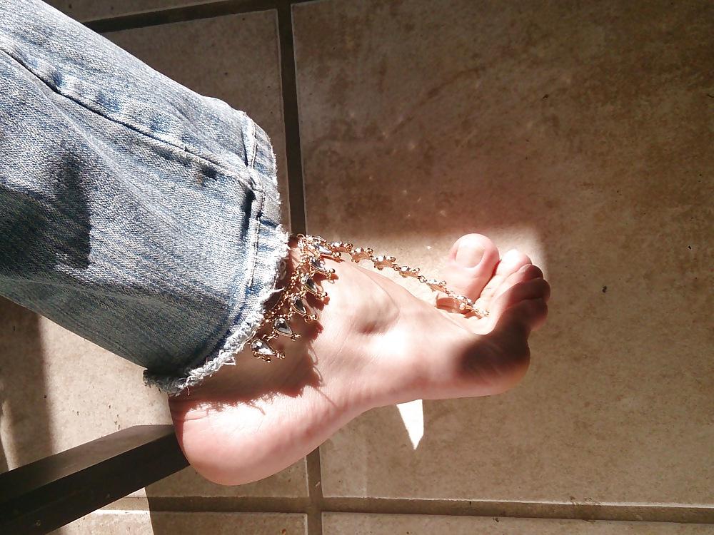 14P Sexy feet and toes
