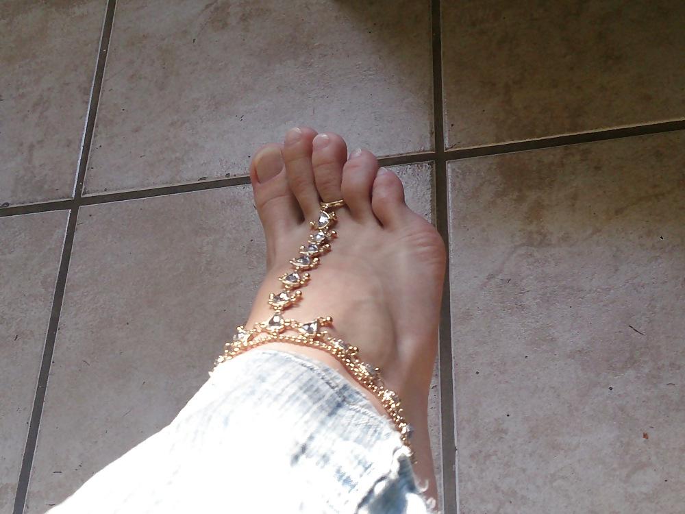 14P Sexy feet and toes