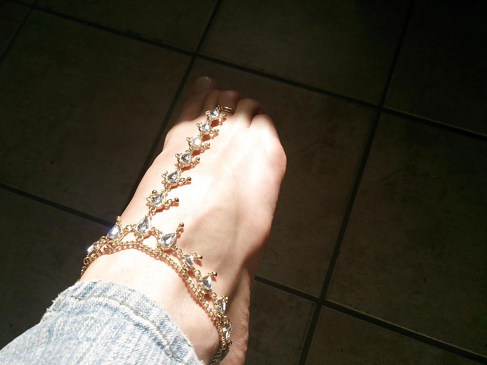 14P Sexy feet and toes