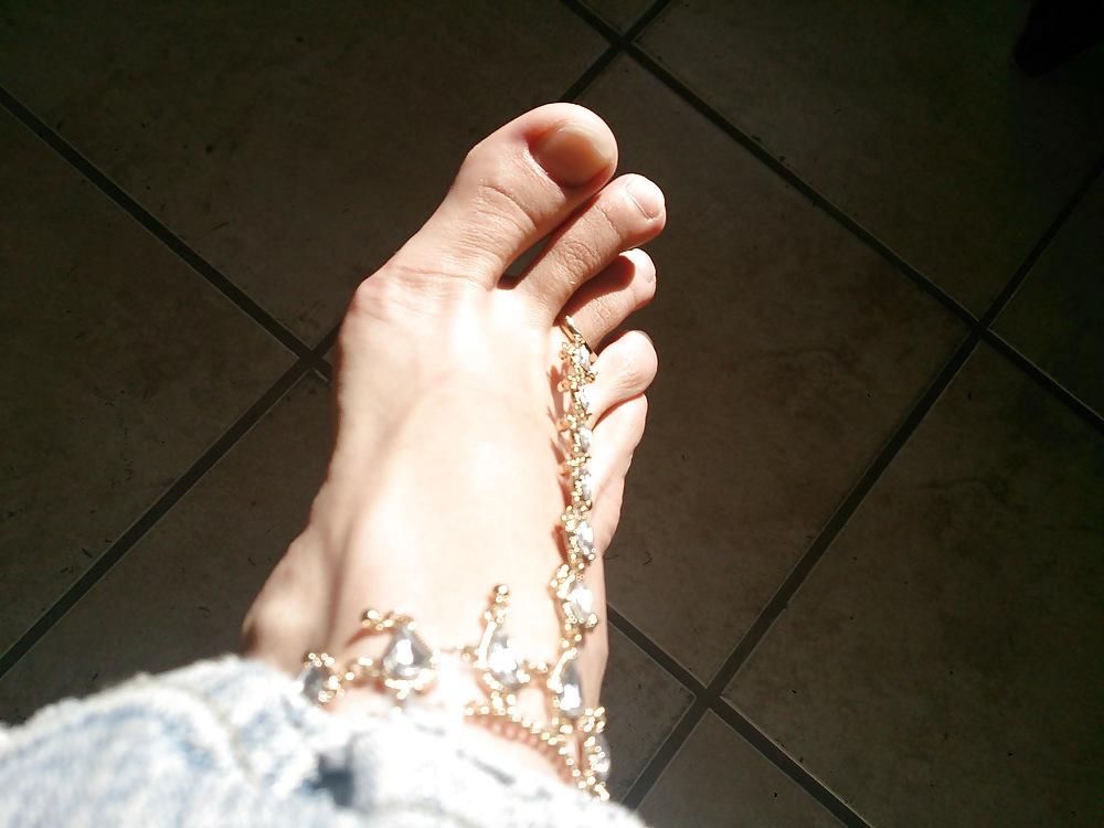 14P Sexy feet and toes