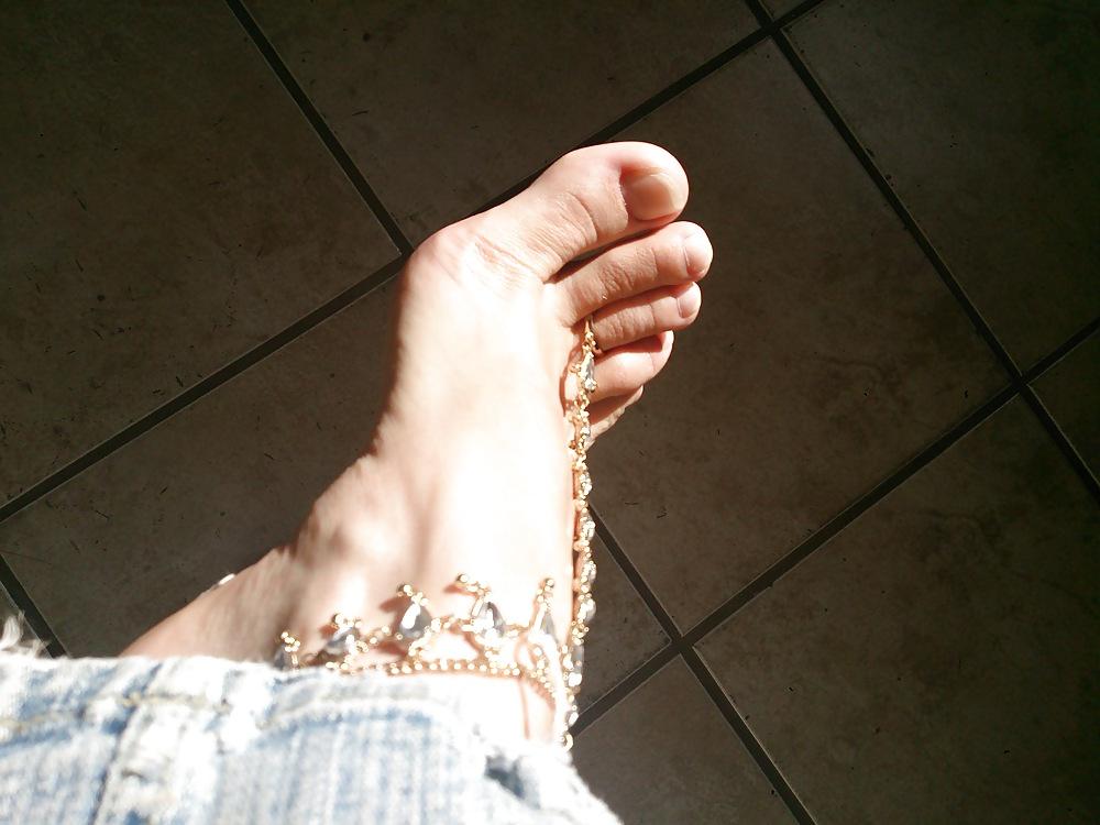 14P Sexy feet and toes