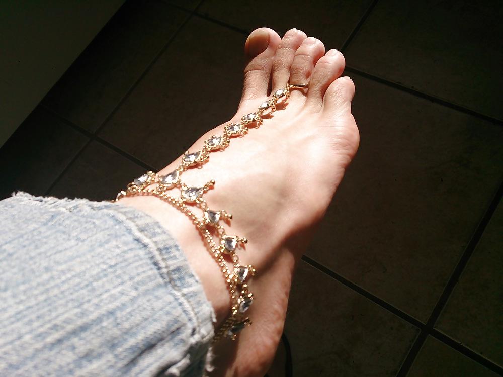 14P Sexy feet and toes