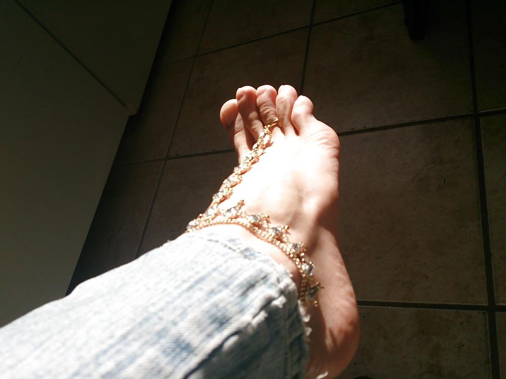 14P Sexy feet and toes