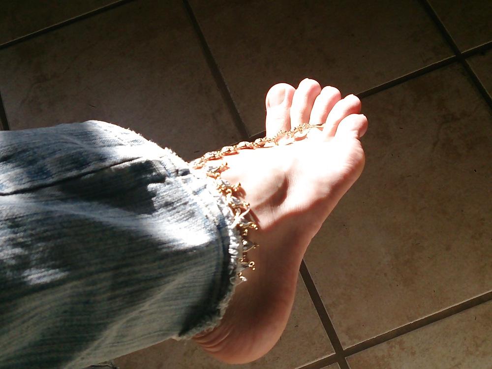 14P Sexy feet and toes