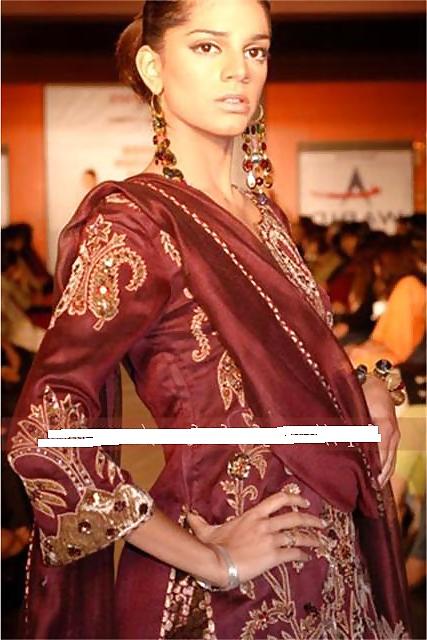 25P Paki hot mouth fucking bitch sanam saeed