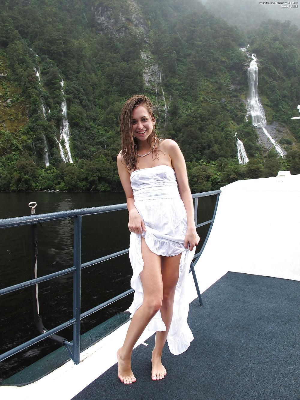 20P #2 Pornstars feet and legs - Riley Reid