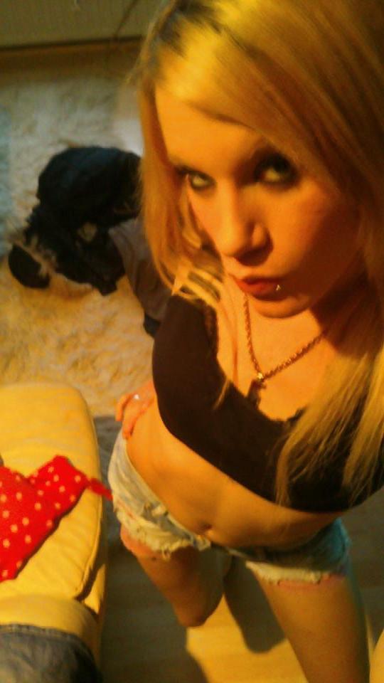 8P Ich...die schlampe! i'm the bitch! please coment my pics