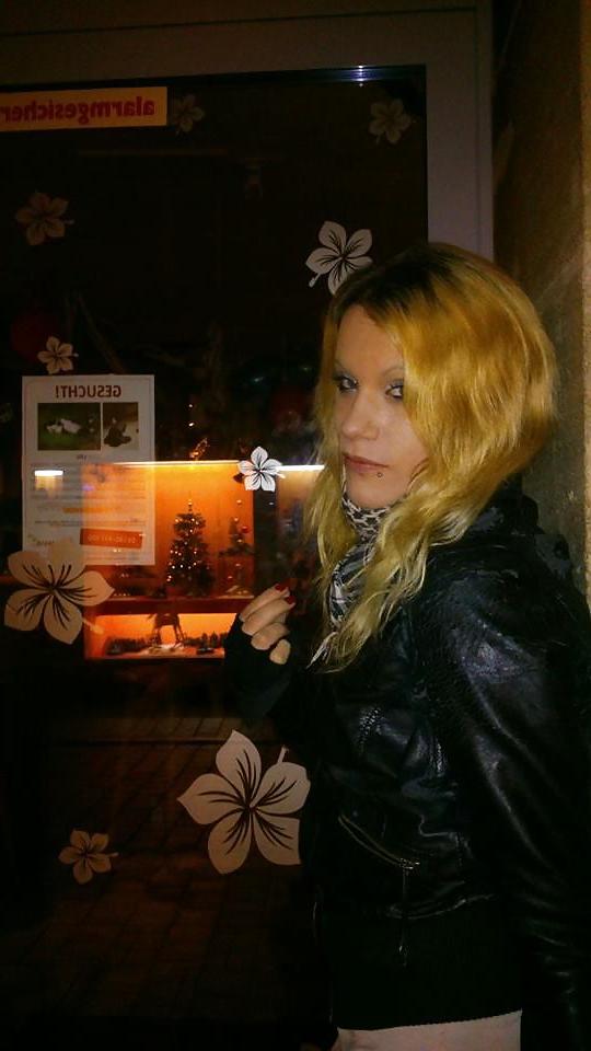 8P Ich...die schlampe! i'm the bitch! please coment my pics