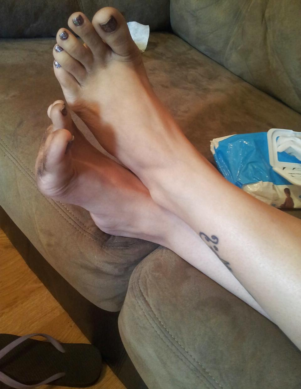 25P Wife ass and feet 