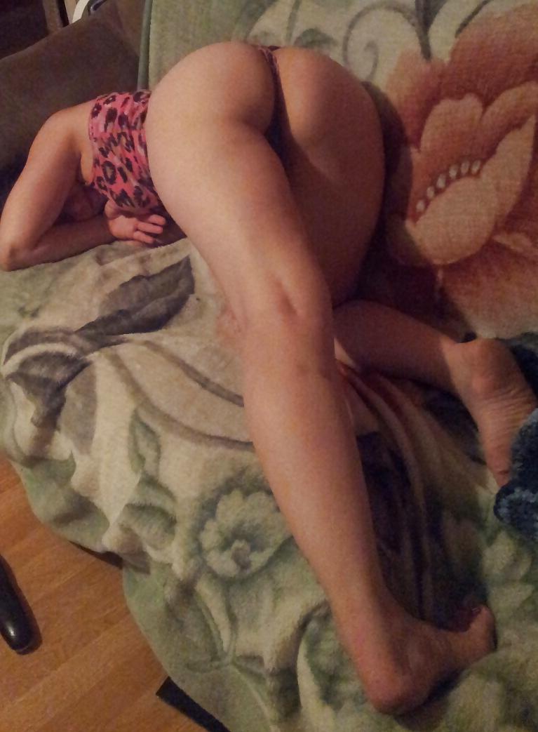 25P Wife ass and feet 