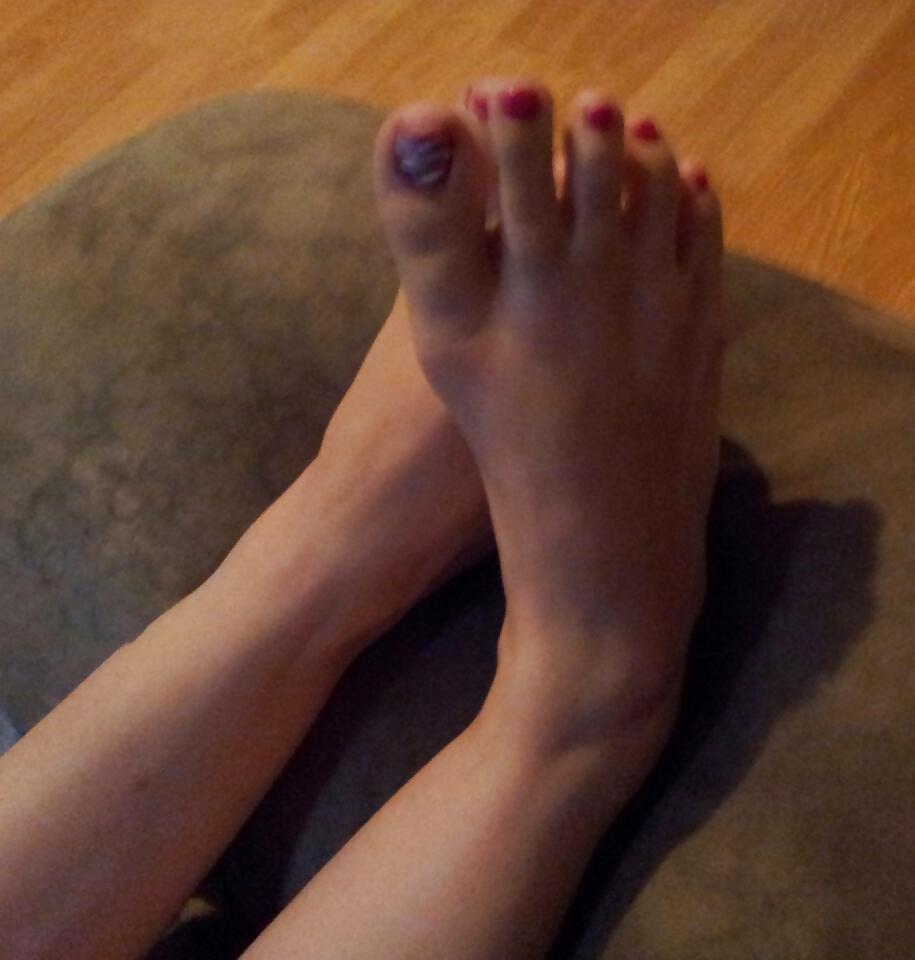 25P Wife ass and feet 