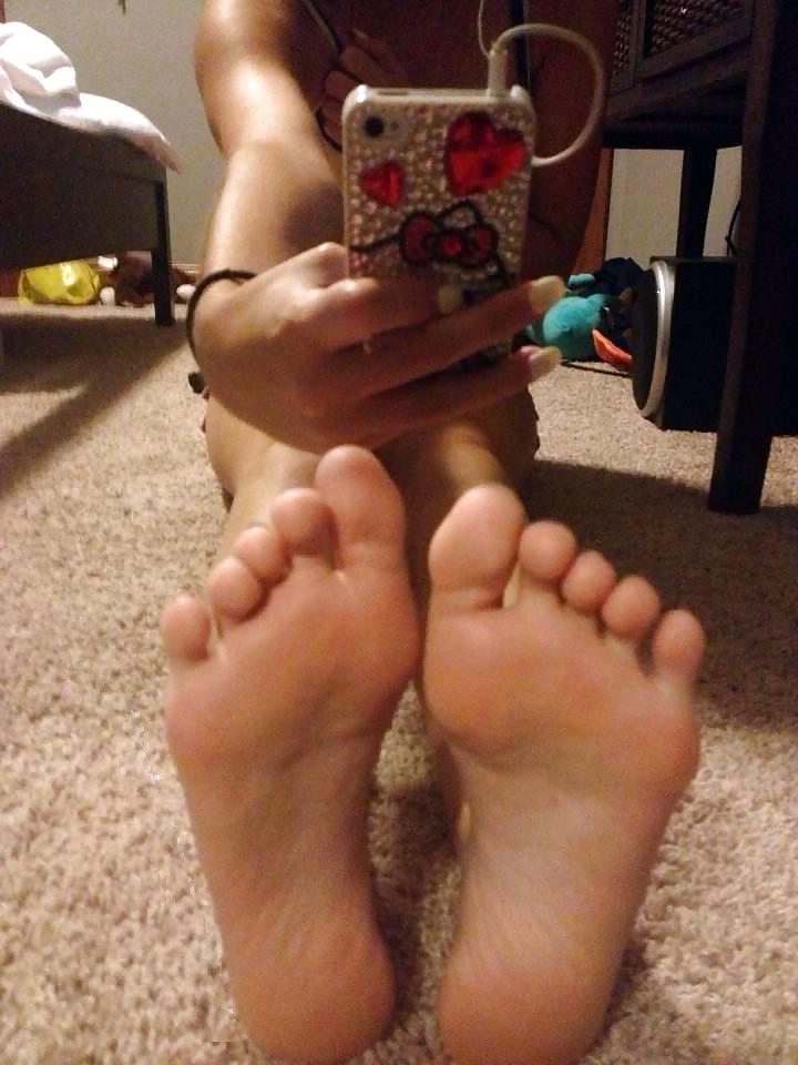 25P Teen & Milf feet