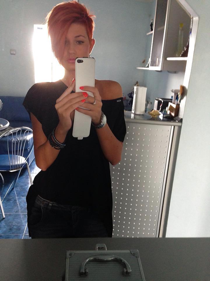 25P New short hair bitch