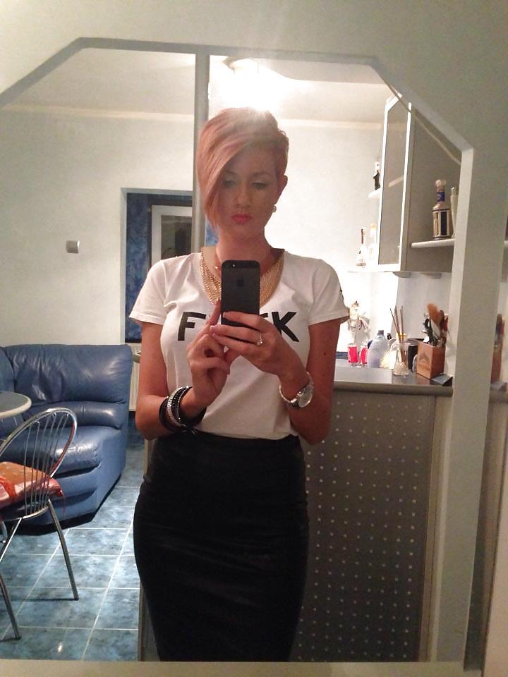 25P New short hair bitch