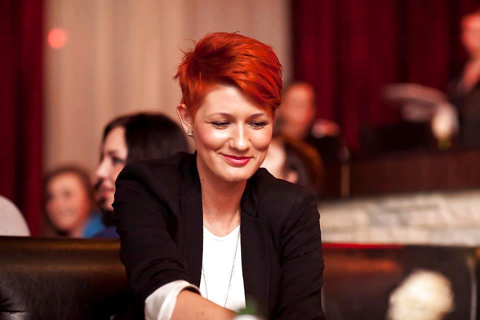 25P New short hair bitch