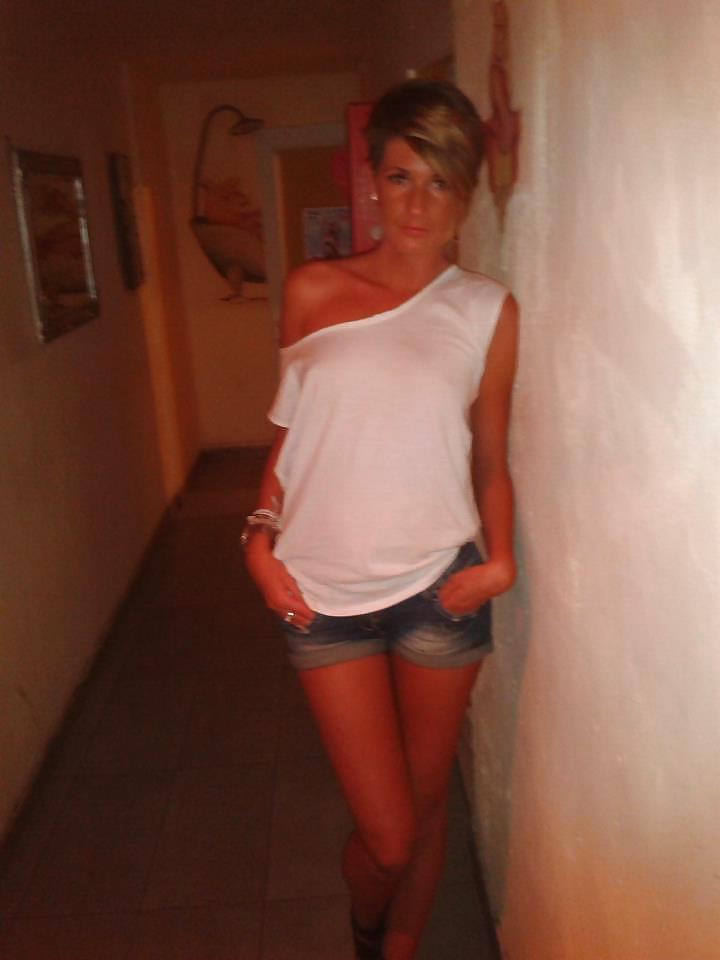 25P New short hair bitch