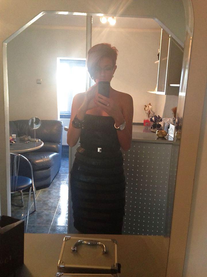 25P New short hair bitch