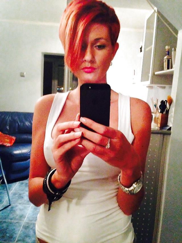 25P New short hair bitch