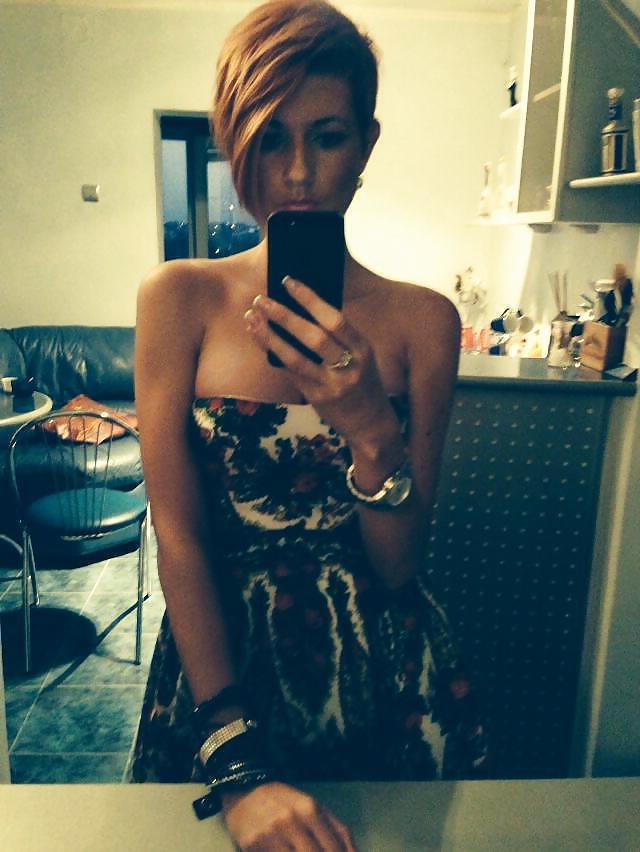 25P New short hair bitch
