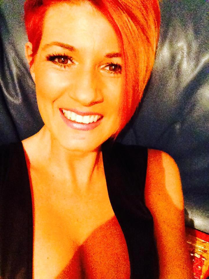 25P New short hair bitch