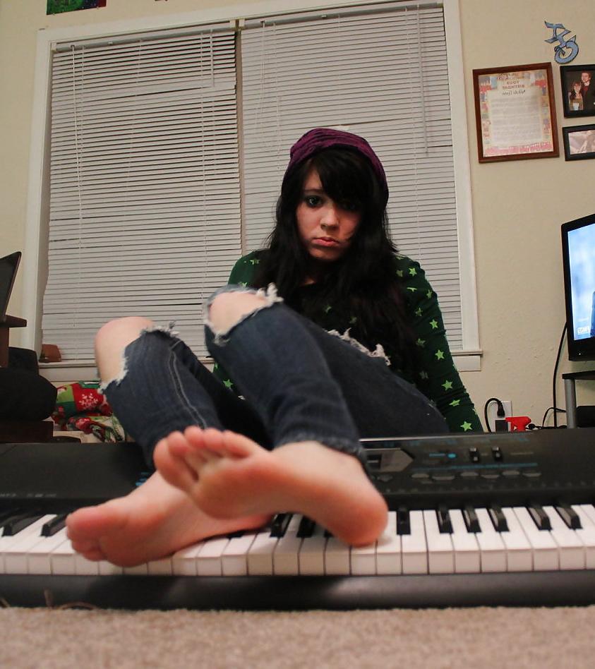 25P Feet to cum to