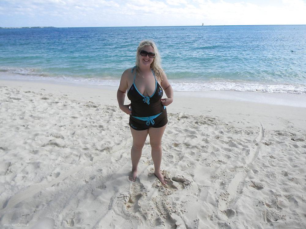 11P Amateur Chubby Blonde