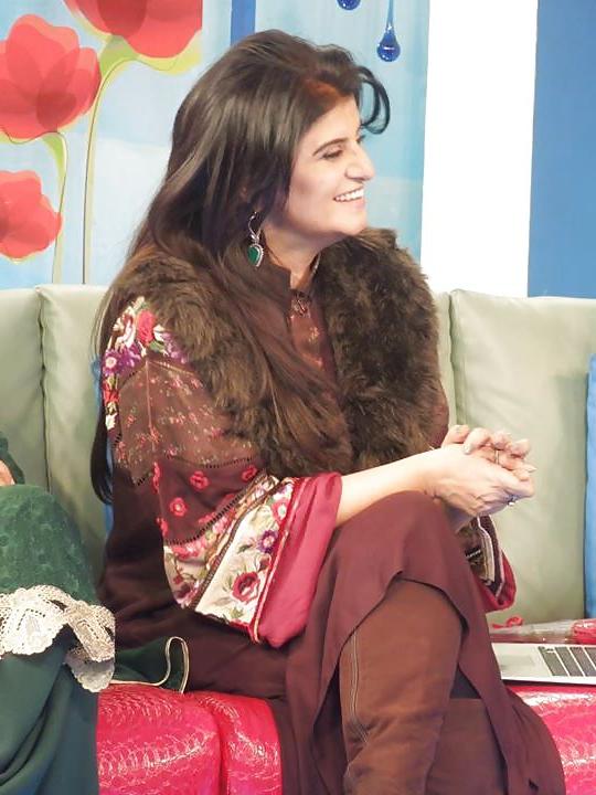 25P Paki Tv bitch Samiah khan