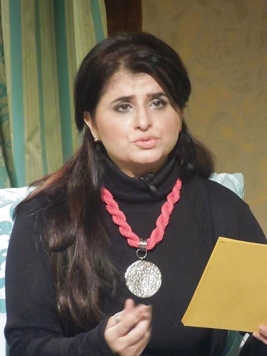 25P Paki Tv bitch Samiah khan