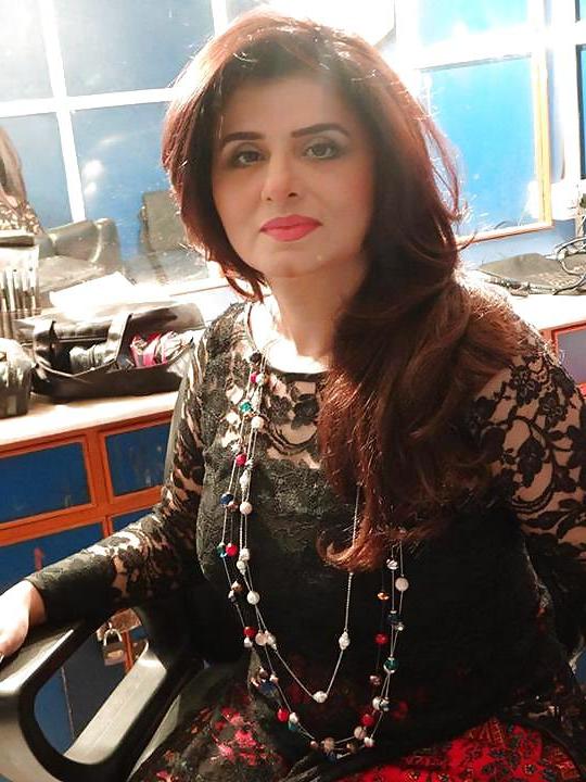 25P Paki Tv bitch Samiah khan